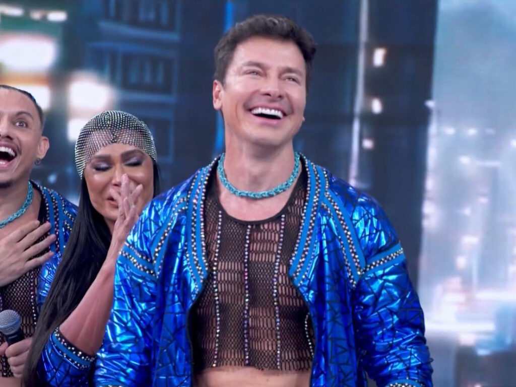 Rodrigo Faro dança de cropped e se emociona com surpresa da esposa no “Domingão”