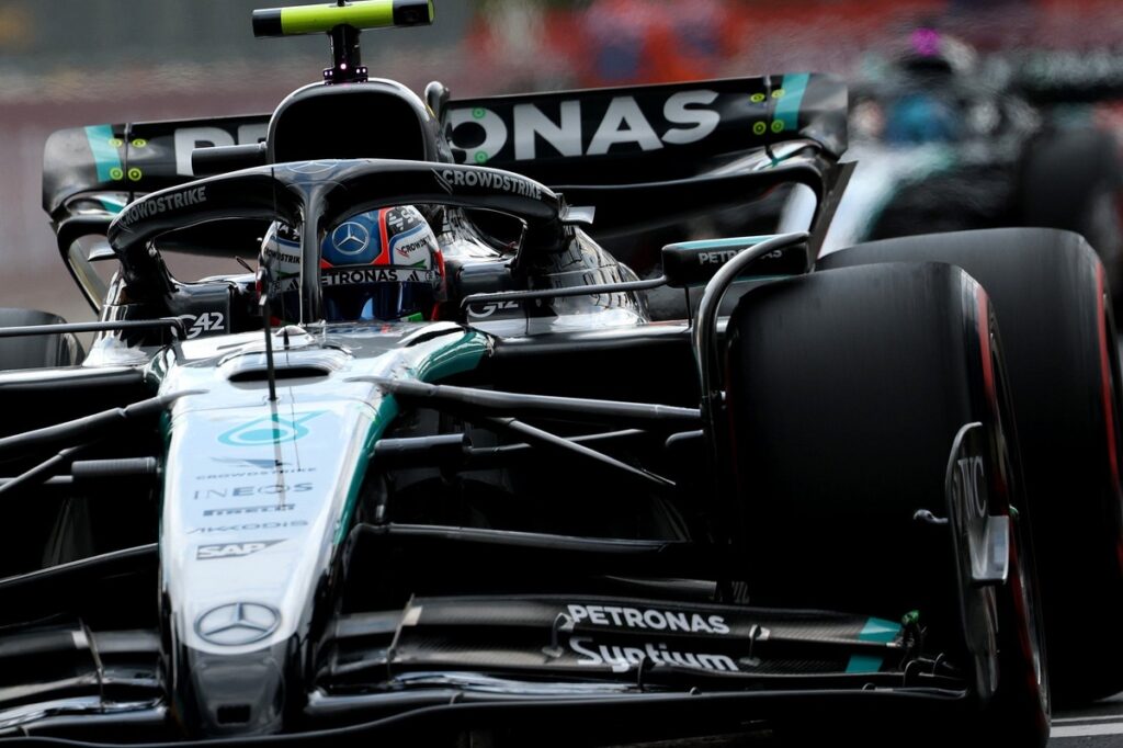 Por que Mercedes demorou para expor falha na atualização?