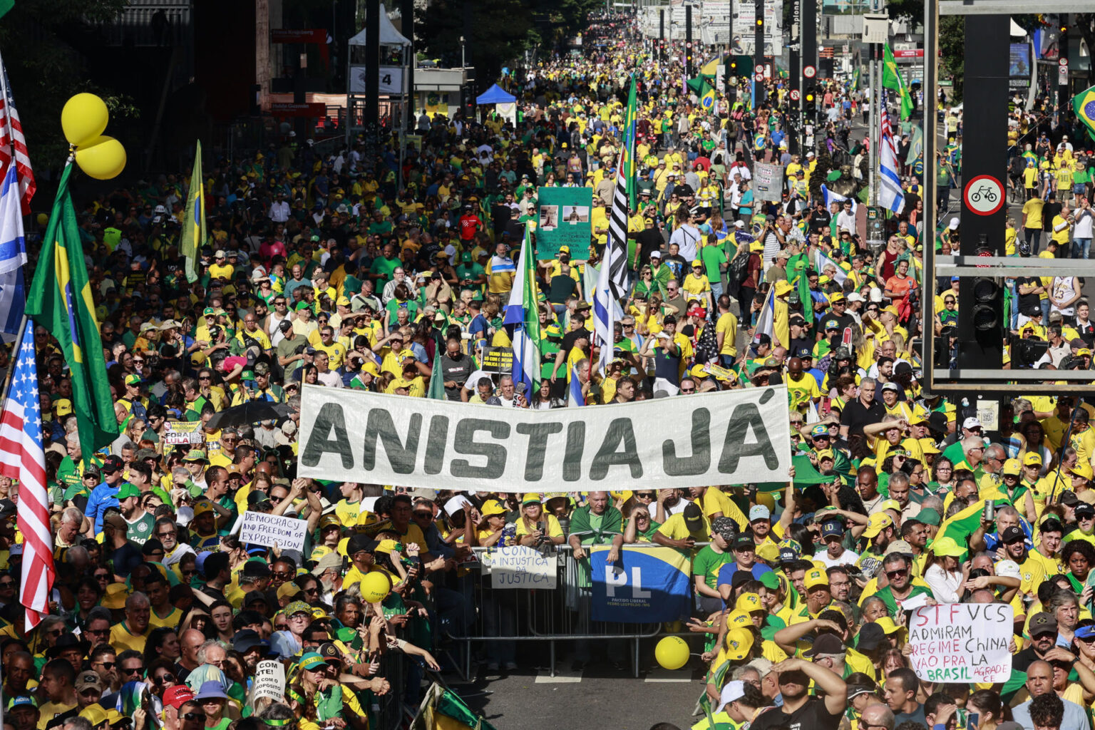 Oposição comemora sucesso dos atos e vai pressionar Congresso