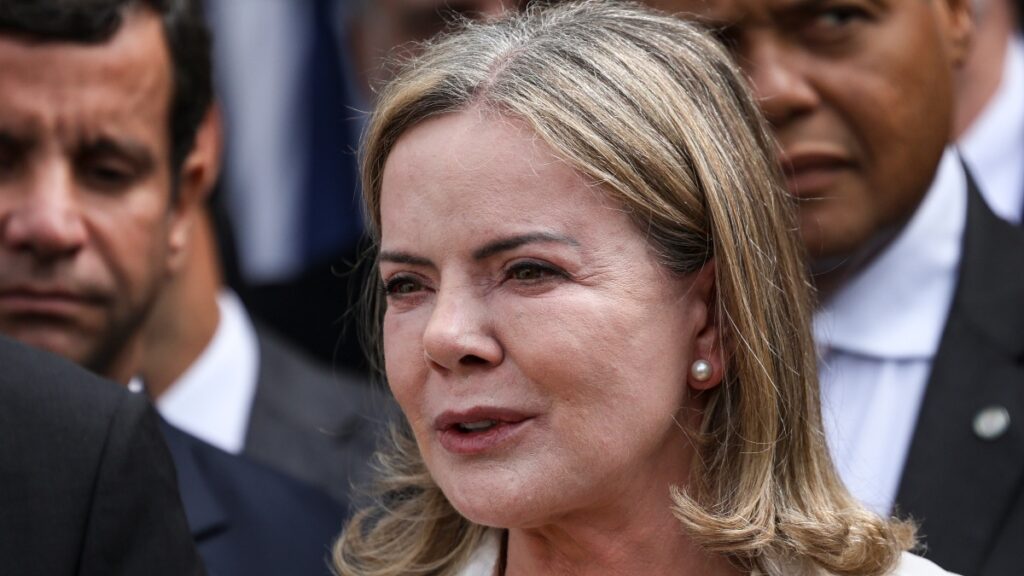Justiça nega indenização a Gleisi e Lindbergh por fala de Gayer