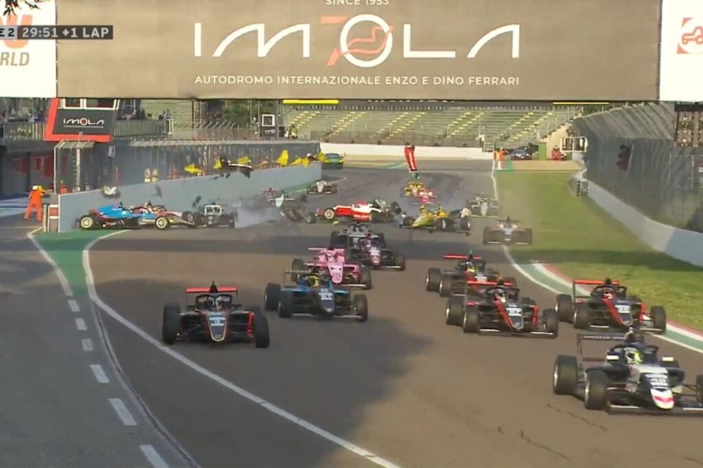 Prova da F4 Italiana em Ímola é suspensa após ‘big one’