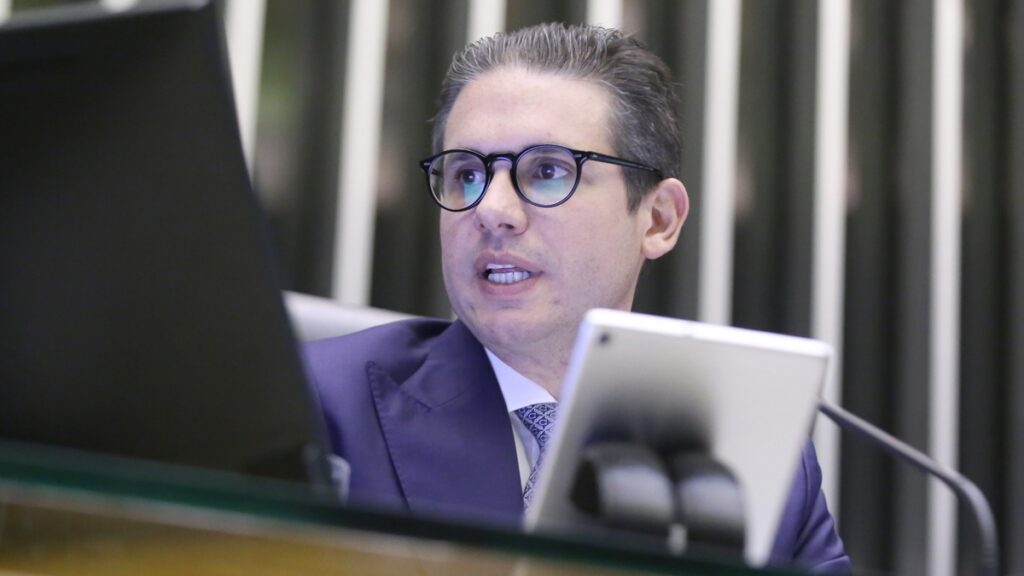 Motta nega acordo com a oposição para votar projetos para desocupar Câmara