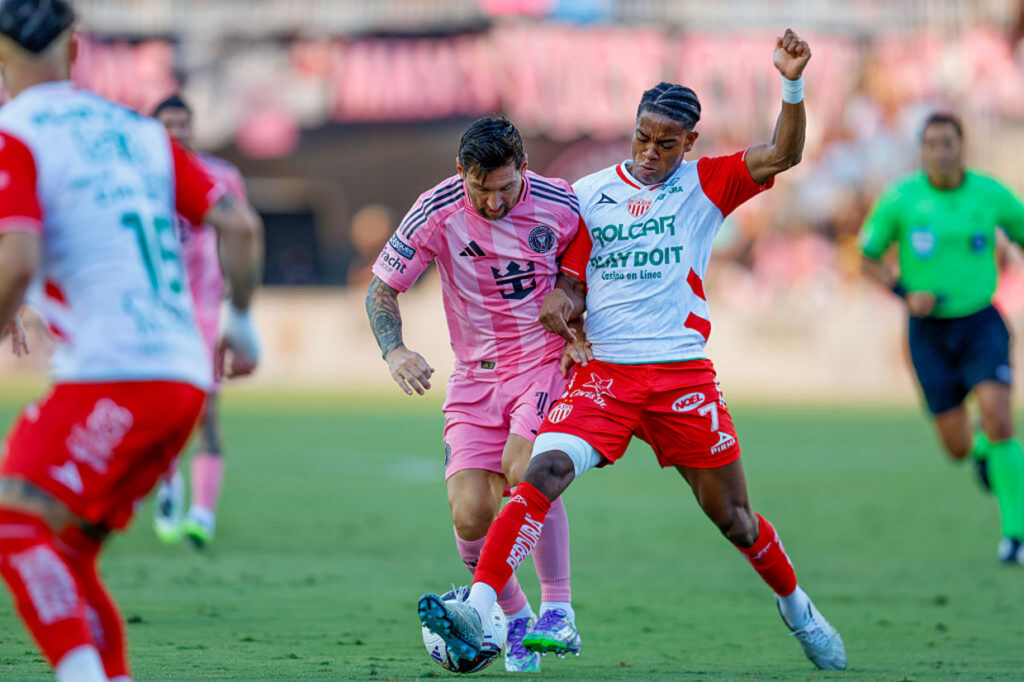 Inter Miami perde Messi, tem jogador expulso, mas arranca empate contra o Necaxa