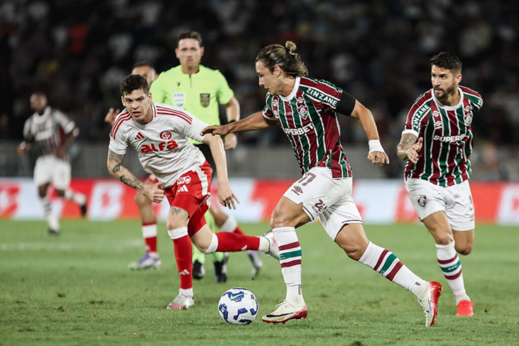 Alan Patrick tenta iniciar reao do Inter, mas Flu segura empate e avana no Maracan