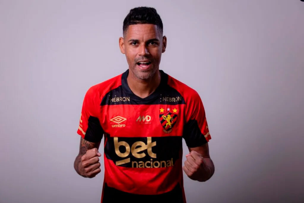 Sport anuncia a chegada do lateral Aderlan, ex-Santos