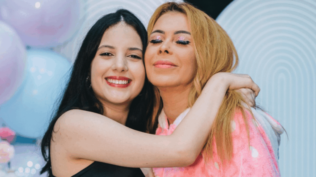 Filha caçula de Joelma dá à luz ao primeiro filho com baterista da banda da cantora