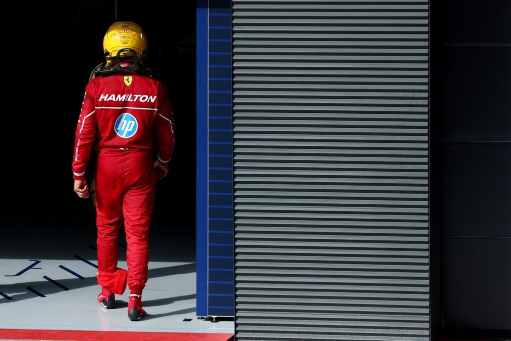 Hamilton comenta sugestão de “troca de pilotos”