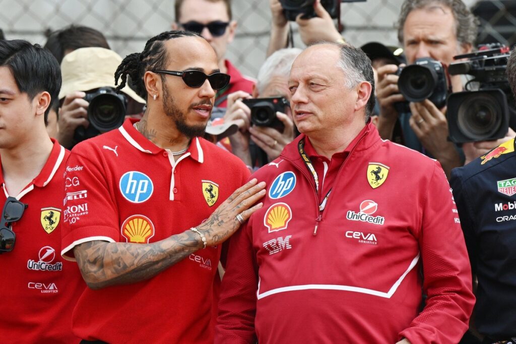 Ferrari: “Extremismo” de Hamilton com imprensa o atrapalha