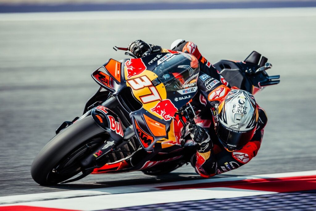 Acosta lidera TL2 na Hungria com Márquez P2; Bagnaia P14