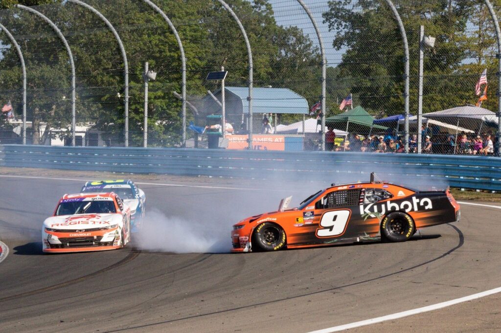 VÍDEO: Zilisch causa acidente, vence e 'toma capote' após etapa da NASCAR Xfinity marcada por 'Big One' em Watkins Glen
