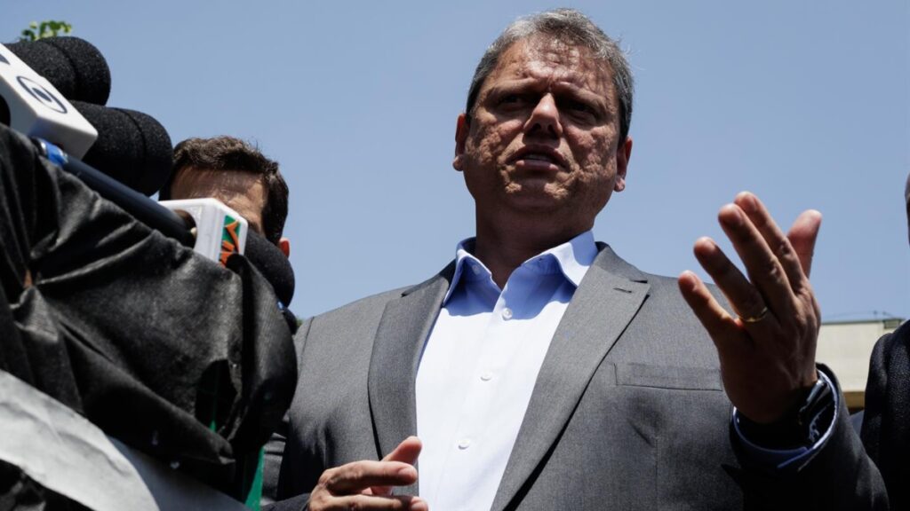 não há “interesse público” em mensagens de Bolsonaro com Eduardo