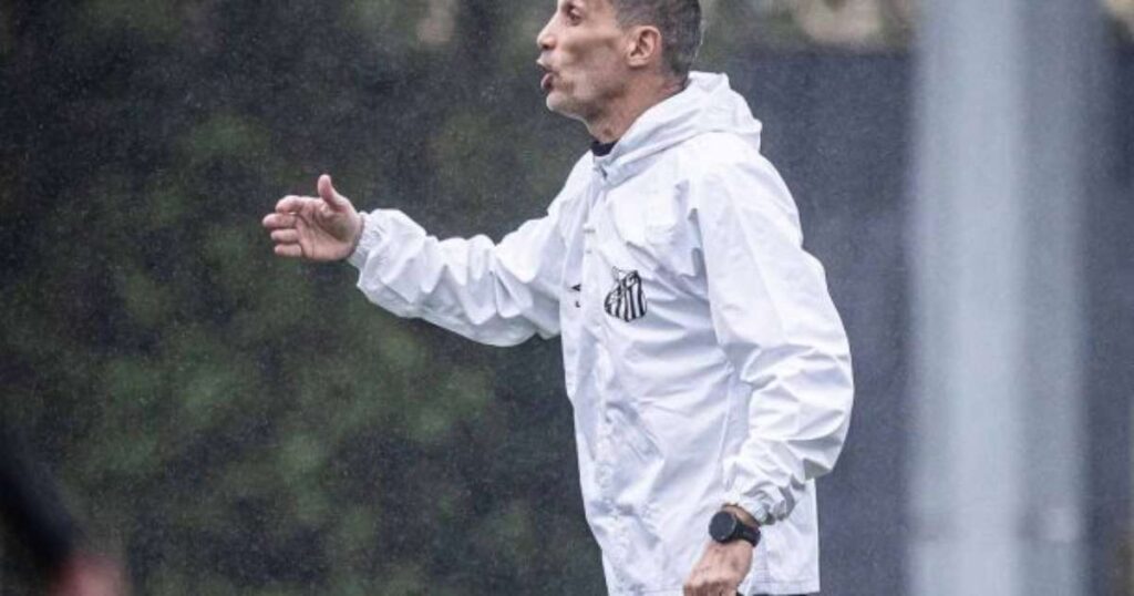 Vojvoda promove testes em treino do Santos
