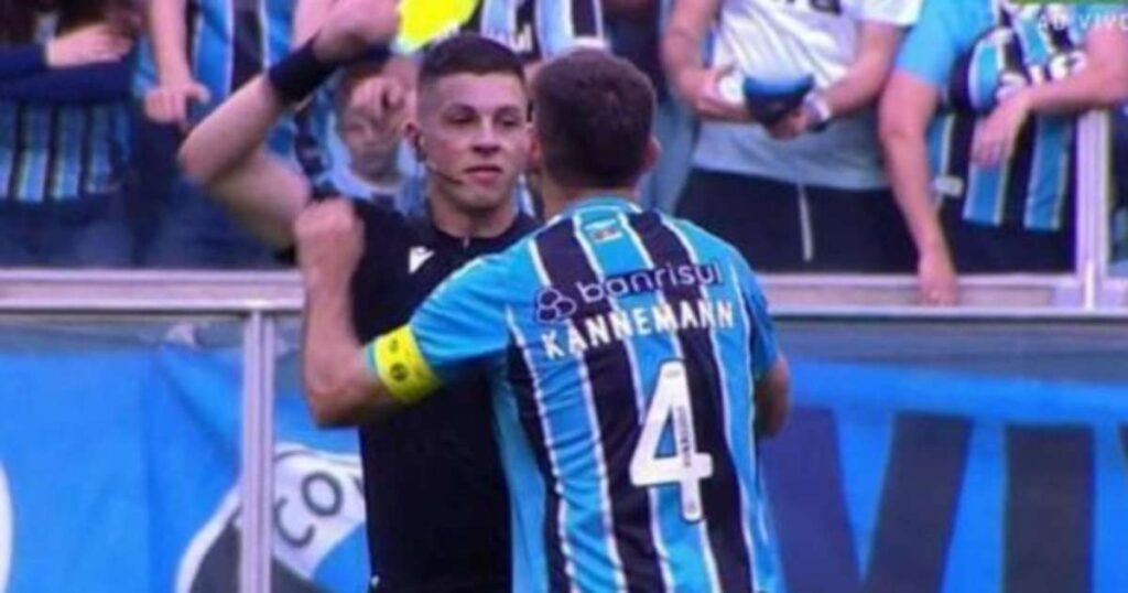 Grêmio progride em tratativas de renovação de contrato com Kannemann