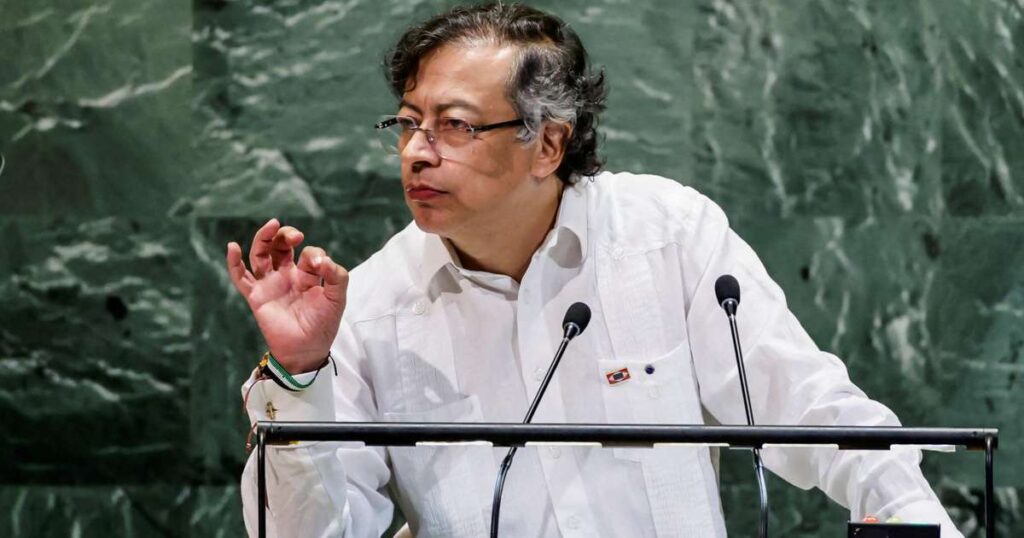 Ataques dos EUA a supostos barcos com drogas no Caribe é um ato de tirania, diz presidente da Colômbia à BBC