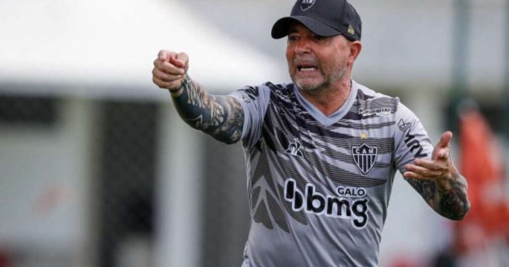 Sampaoli chegou e a Cachorrada venceu de novo. Atleticano é pior que dor de dente
