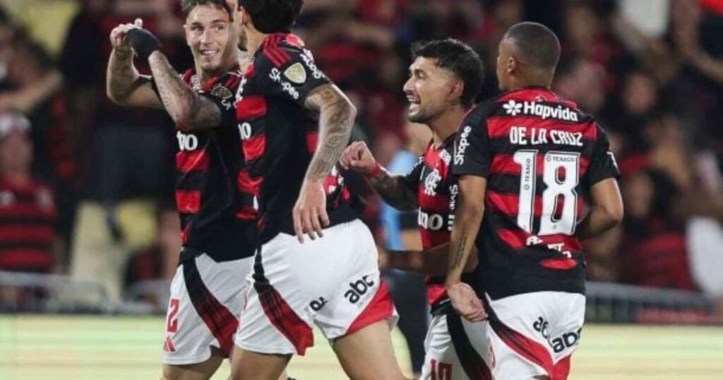 Flamengo, com altos e baixos, vence Estudiantes e sai na frente na Libertadores