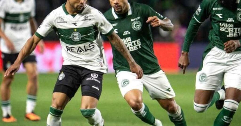 Coritiba e Goiás empatam em jogo que termina em confusão e expulsões