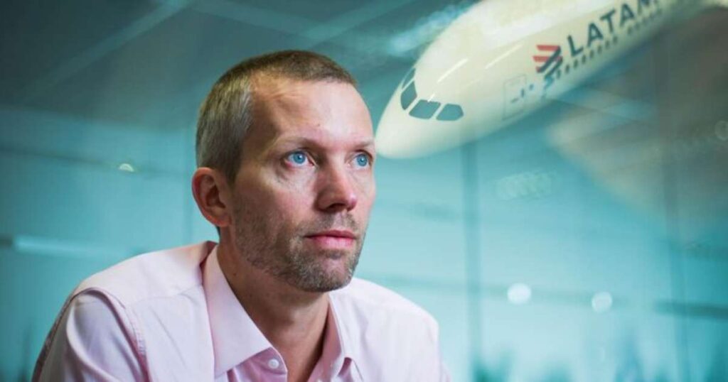 Mercado brasileiro não comporta menos do que três companhias aéreas, diz CEO da Latam