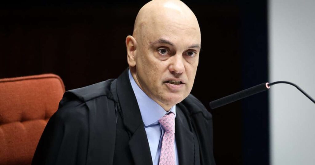 Grupo de Bolsonaro usou GSI e Abin para atacar urnas eletrônicas, diz Moraes