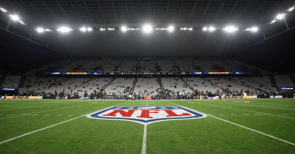 Herbert brilha e os Chargers vencem os Chiefs no jogo da NFL em São Paulo