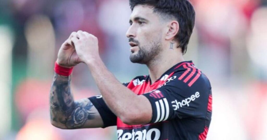 Arrascaeta celebra fim do jejum do Flamengo no Jaconi e ressalta trabalho de Filipe Luís