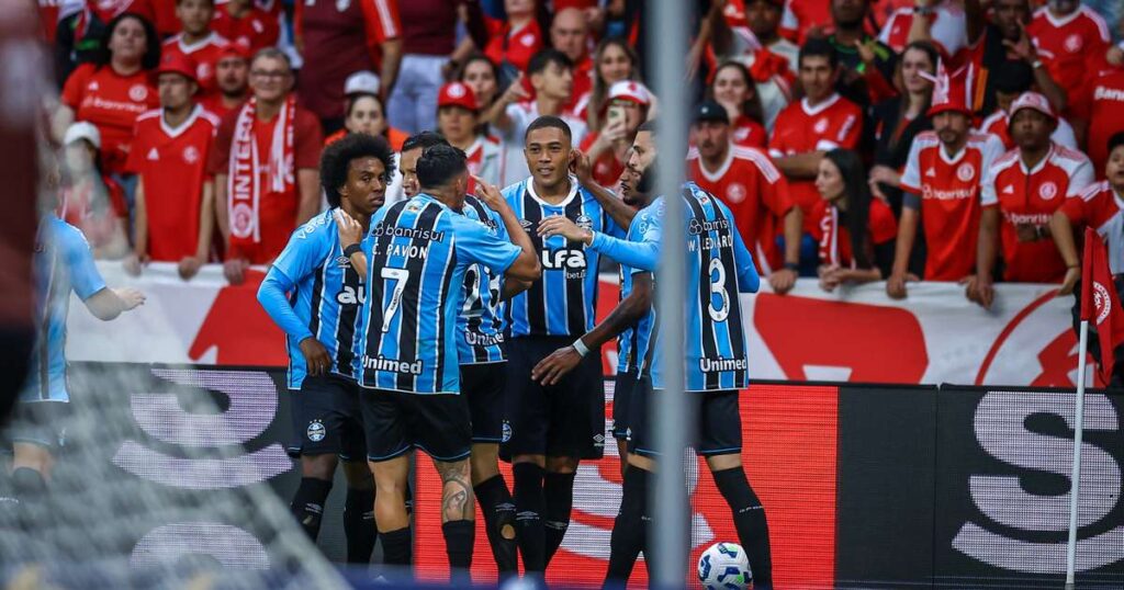 Alysson celebra primeiro gol pelo Grêmio e comemora triunfo no Gre-Nal: “Não tenho palavras”