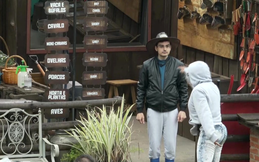 Dudu Camargo tenta causar e é chamado de “Judas” por Carol em “A Fazenda 17”