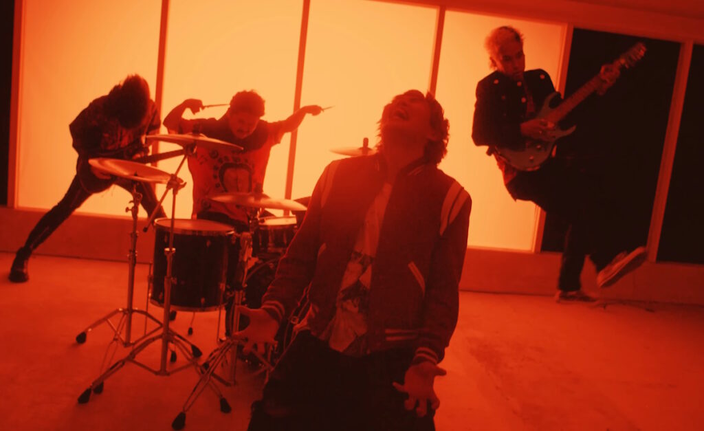 Tema caótico do anime “Gachiakuta” ganha clipe da banda Paledusk