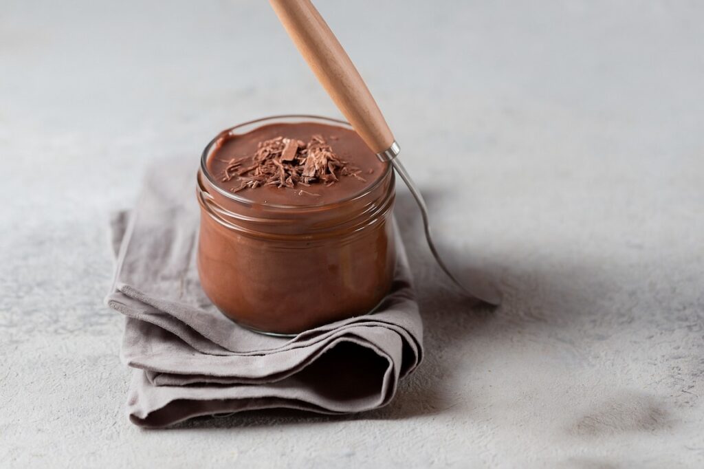 Receita fácil de mousse de chocolate no copo