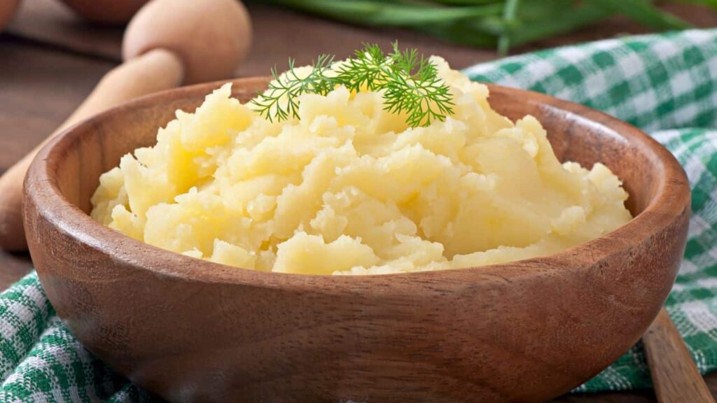 Receita fácil de purê de batata com 5 ingredientes