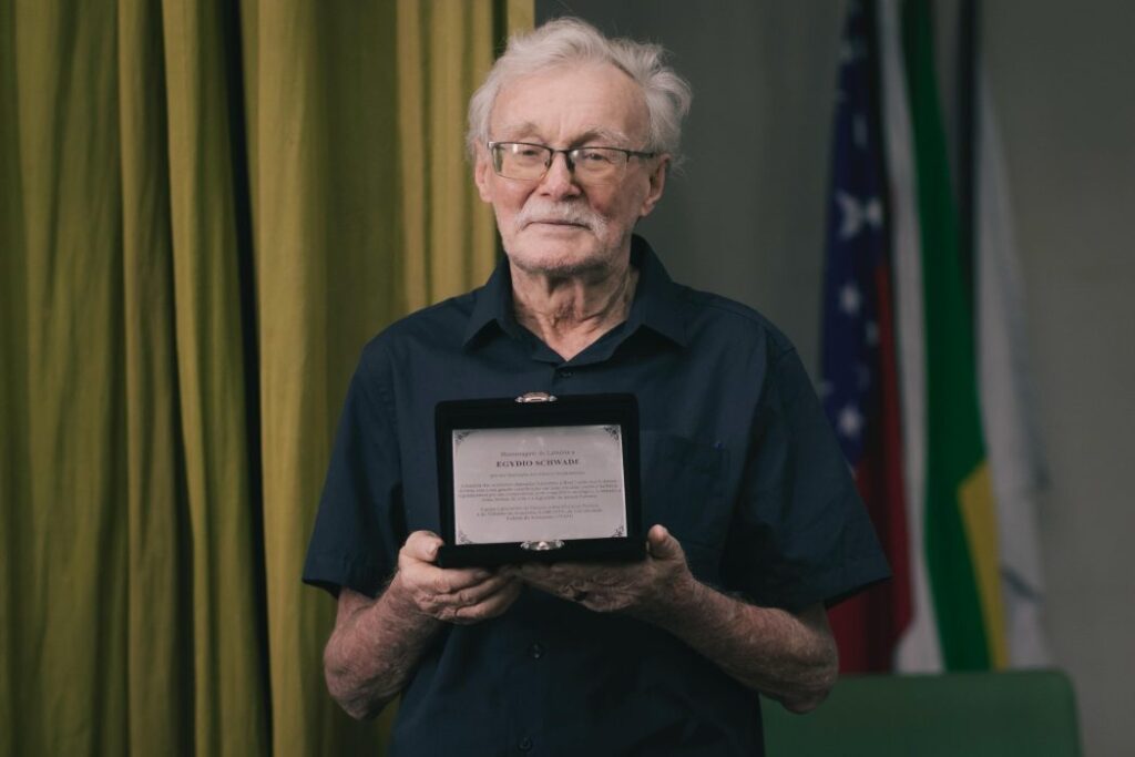 Egydio Schwade é homenageado pelo curso de história da Universidade Federal do Amazonas
