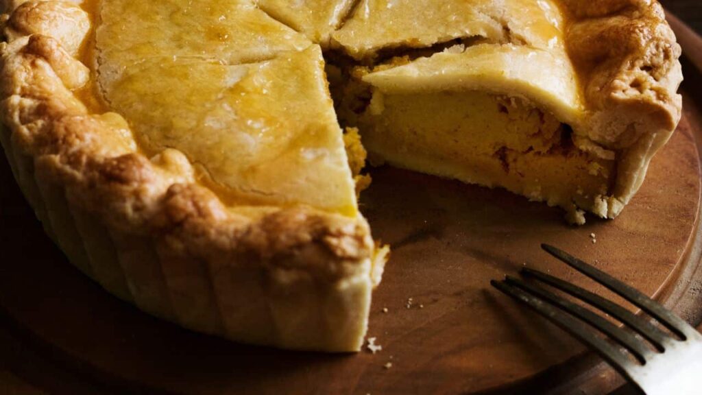 Empadão de frango simples: veja passo a passo da receita