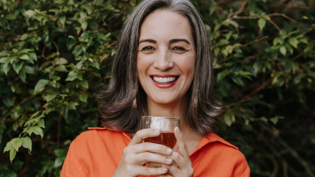 Isa Minatel lança novo livro e convida leitores para encontro gratuito em três cidades