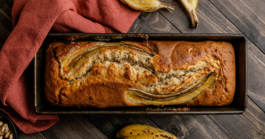 Receita simples de bolo integral de banana para reunir a família em casa – Pais e Filhos