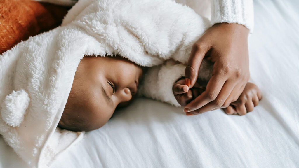 Sono do bebê: por que confiar na internet pode colocar seu filho em risco