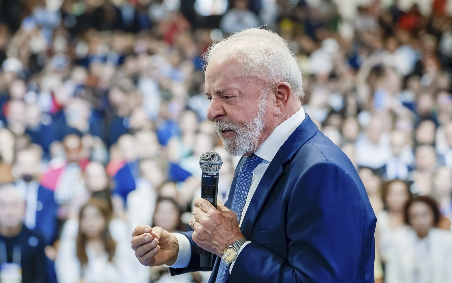 Lula anuncia fim da taxa das blusinhas; compras internacionais de até U$ 50 não pagarão imposto