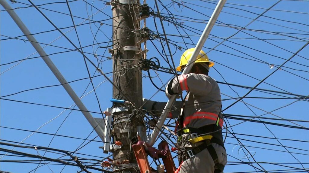 Governo renova concessões de distribuição de energia em 13 estados; Enel fica de fora