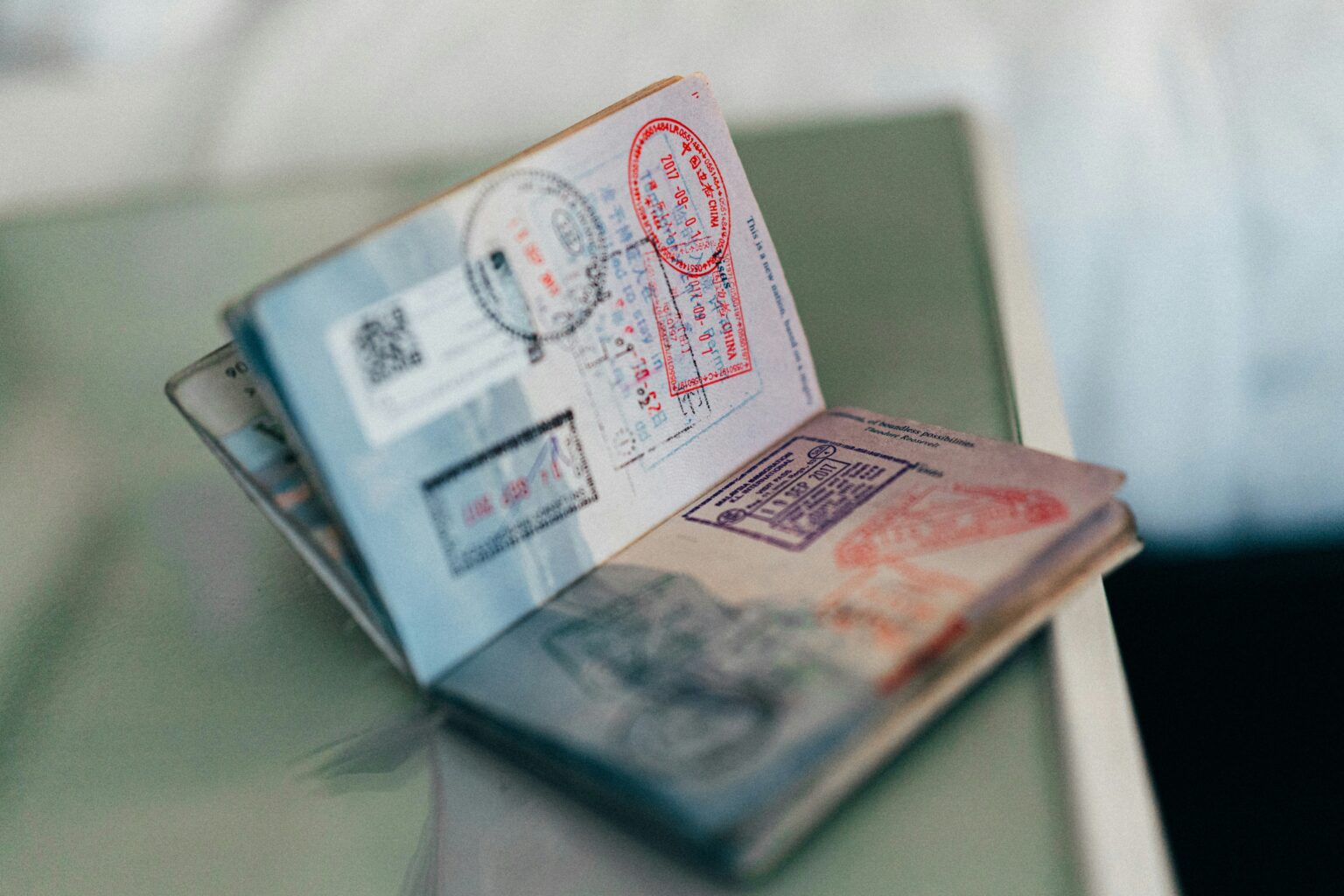 Fim do carimbo no passaporte: novo sistema de controle de fronteiras entra em vigor na União Europeia